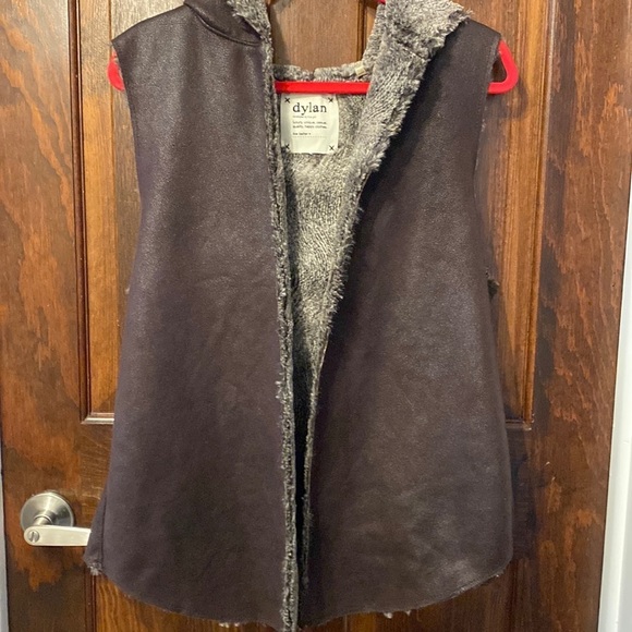 dylan Jackets & Blazers - Dylan by True Grit faux suede sleeveless hooded lined vest. Size XL